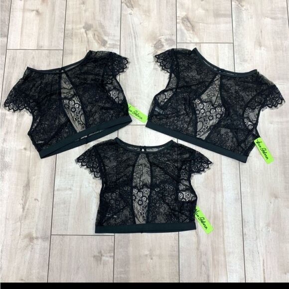 Sam Edelman cropped Lace Top with built-in Bra in Black lace and back keyhole - Picture 2 of 6